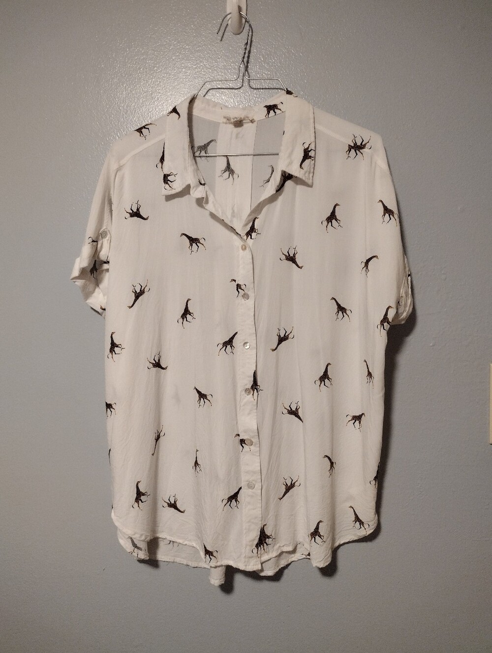 Jane and Delancey Giraffe Print Button up Lightweight Top